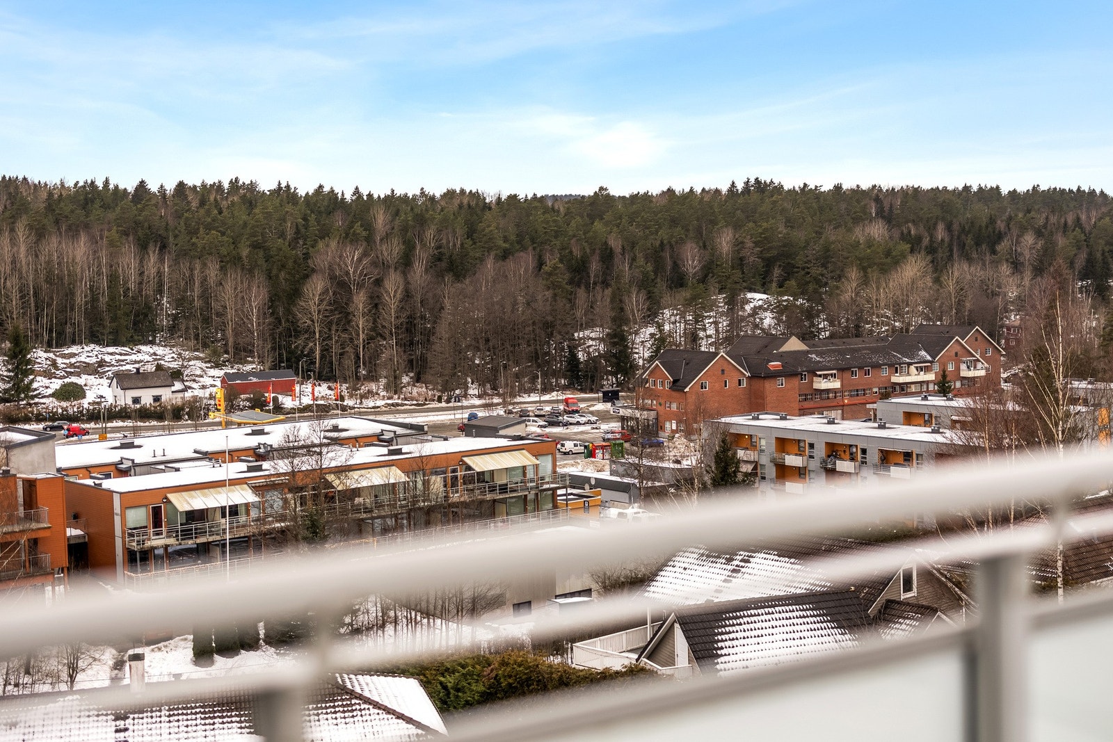 Det er nærhet til flere kjøpesentre, inkludert Mosseporten og Kambo senter. Galleribilde