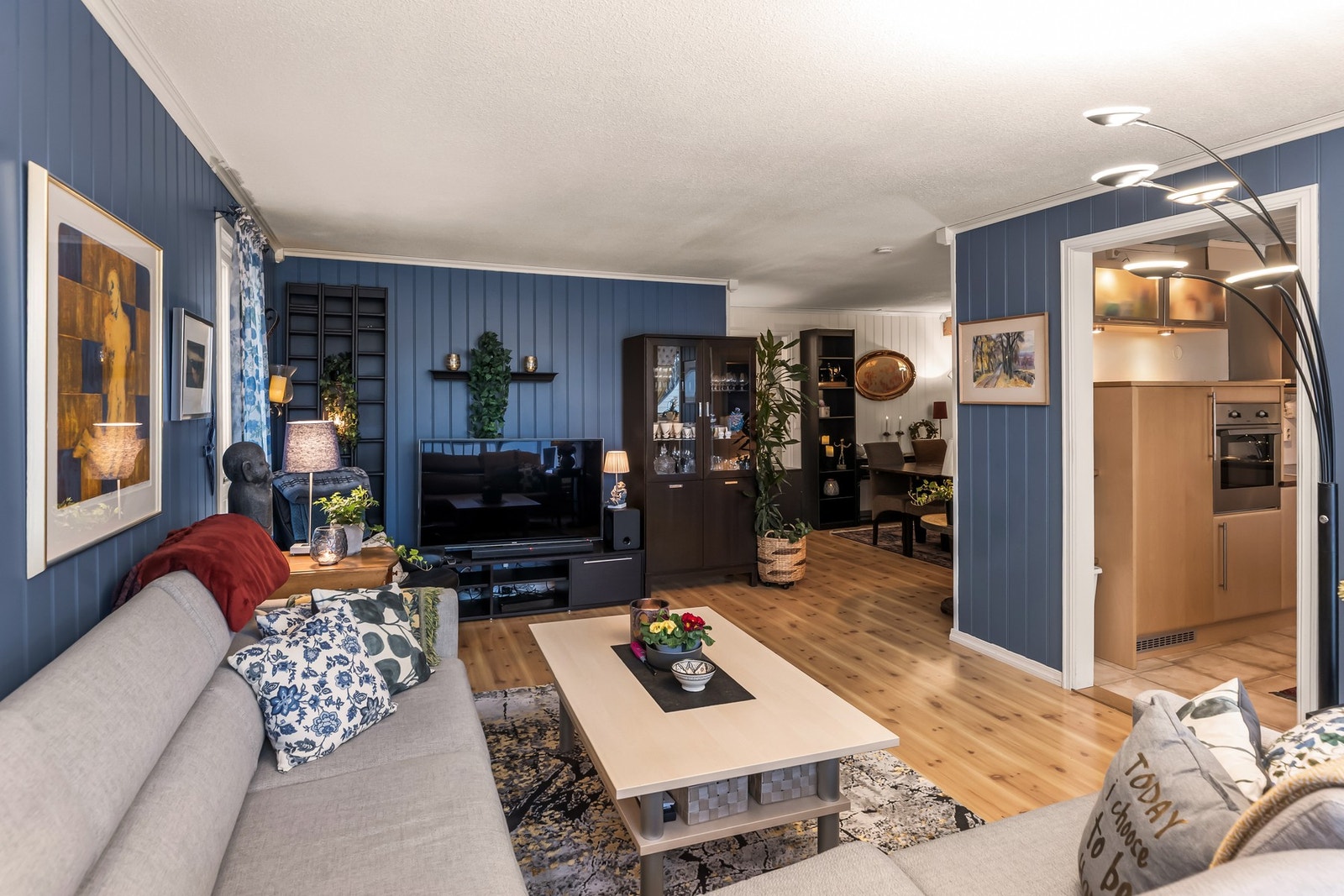 Leiligheten holder normal standard og passer godt for deg som ønsker en bolig du kan bo i som den er - eller sette ditt eget preg på over tid. Galleribilde