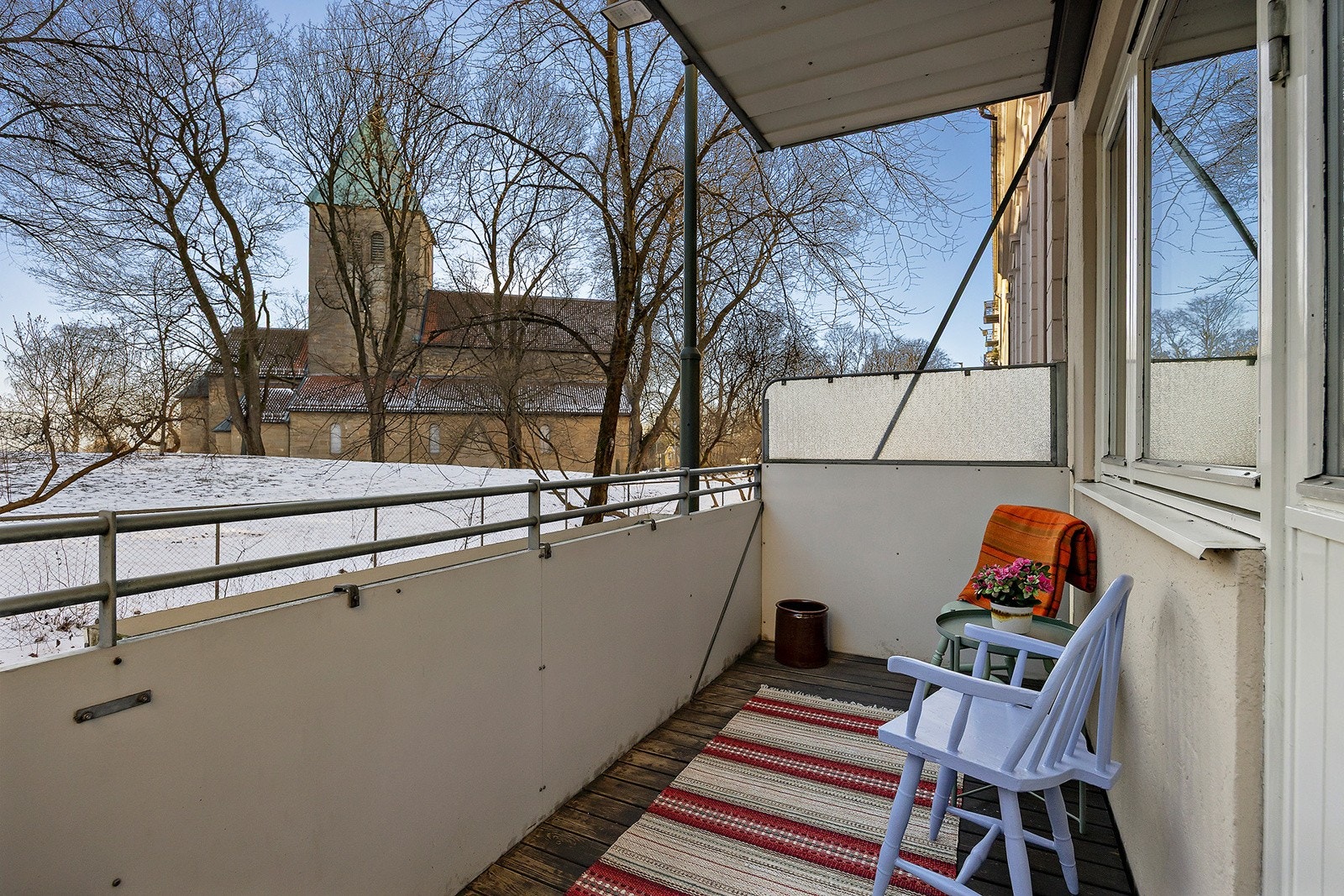 Flott beliggenhet uten gjenboere med utsikt til Oslos eldste bygning og historisk nærmiljø Galleribilde