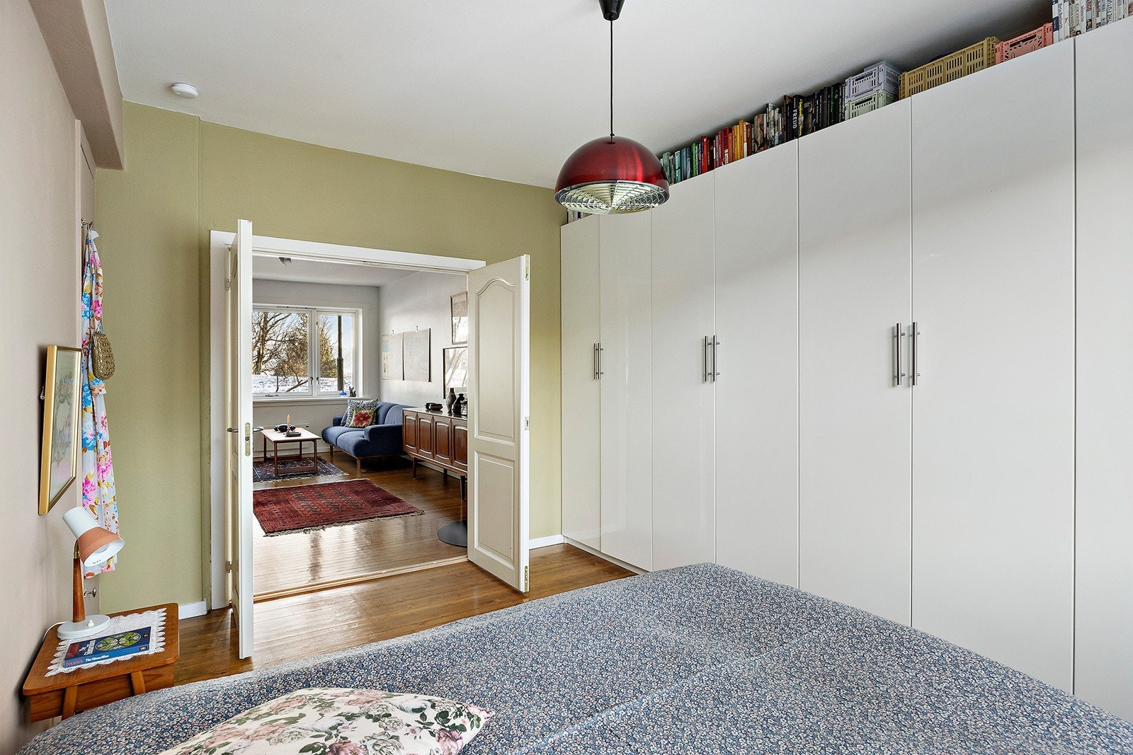 Soverom med meget god garderobeplass Galleribilde