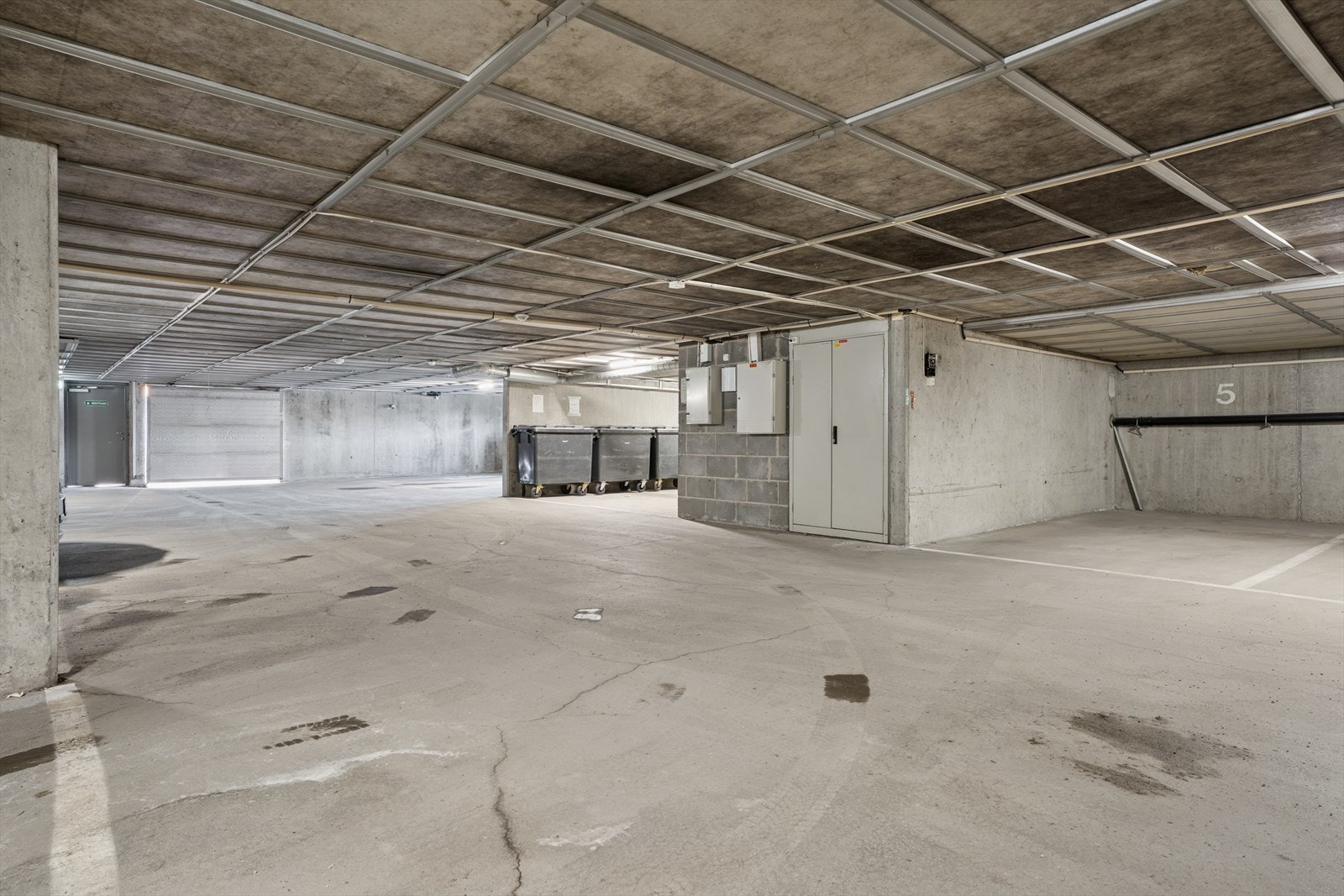 1 fast garasjeplass medfølger. Galleribilde