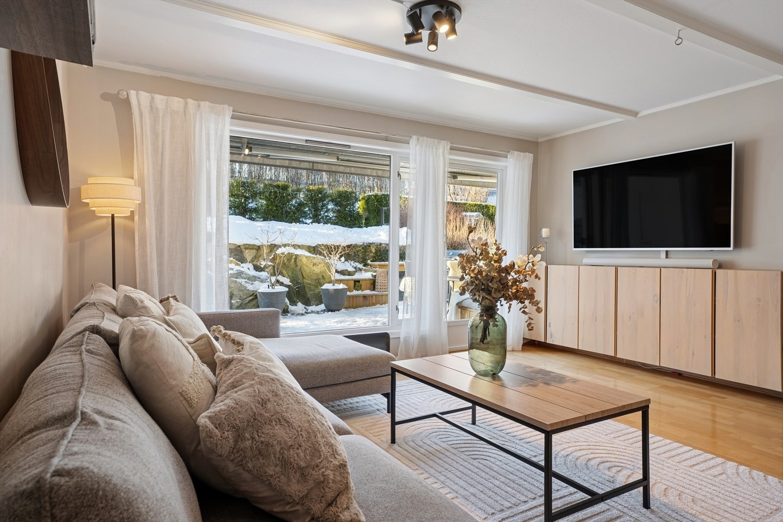 Store flater og delikat fargevalg skaper en behagelig og harmonisk atmosfære. Galleribilde