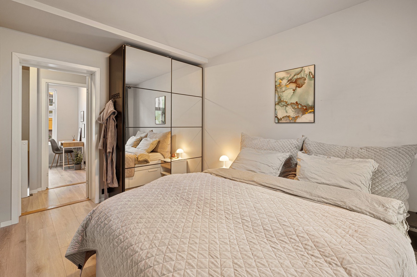 God plass til garderobeskap. Galleribilde