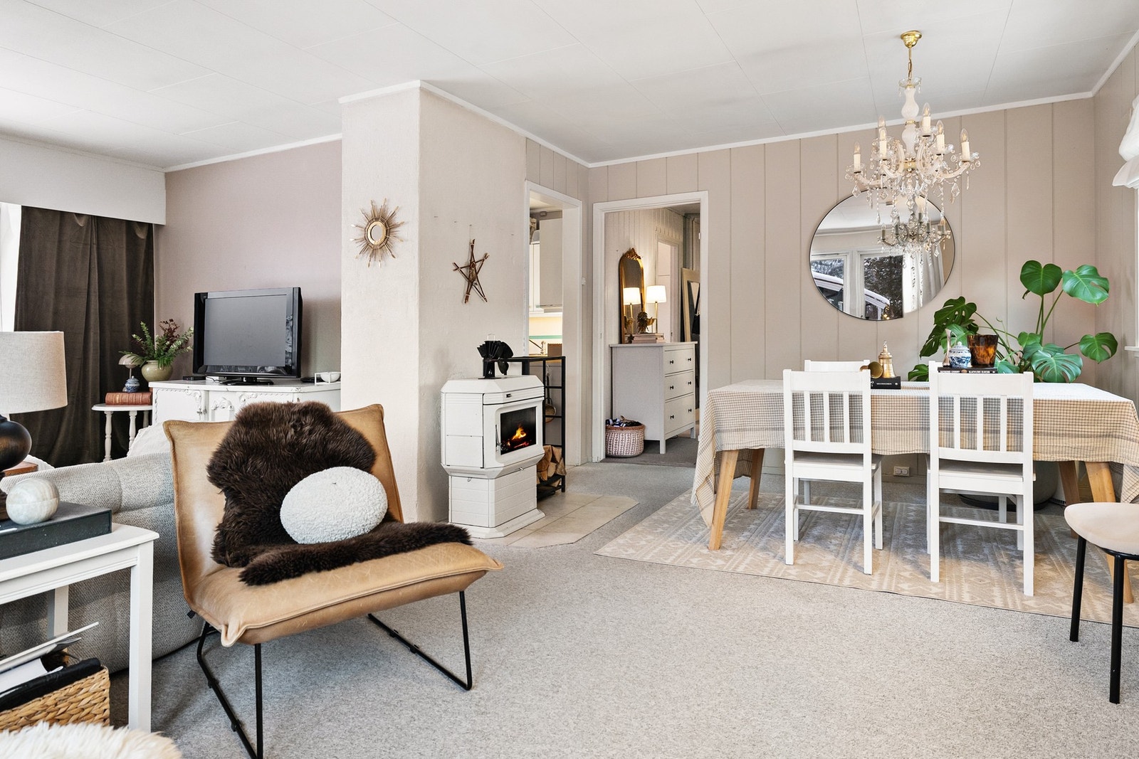 Boligen har en lys og flott stue. Galleribilde