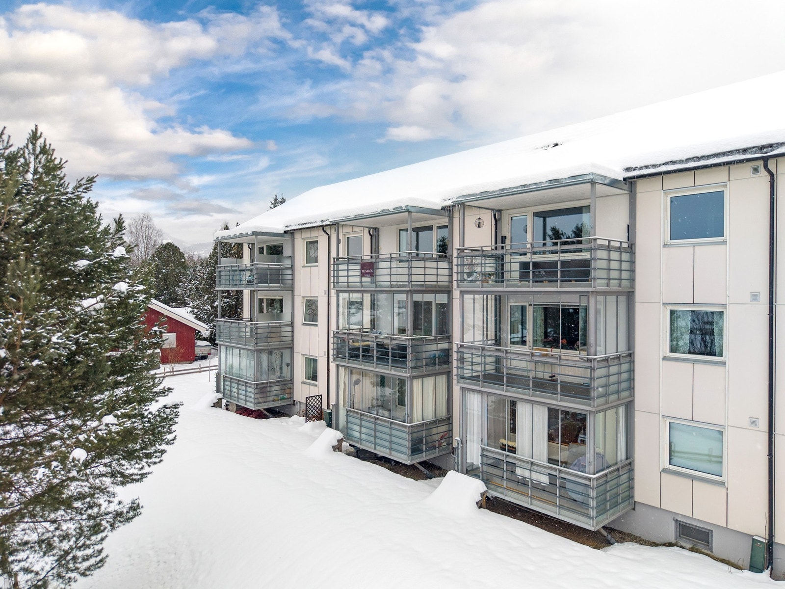 Velkommen til denne strøkne toppleiligheten i Olav Aukrusts veg 11B. Galleribilde