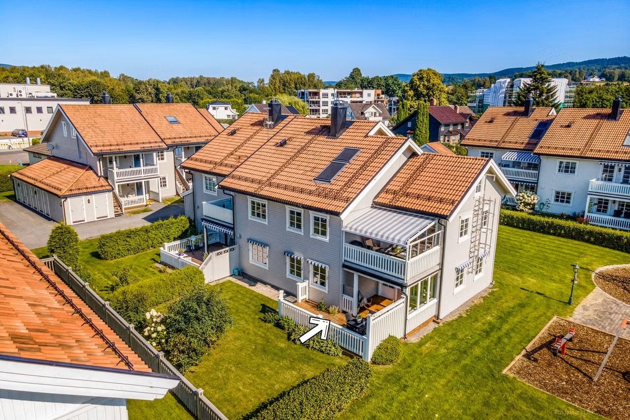 Med leiligheten medfølger også en koselig hageflekk på 114 m² med fin intern beliggenhet. Galleribilde