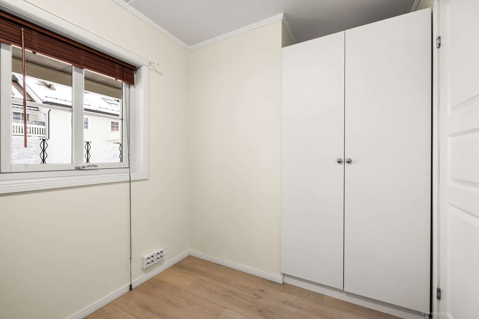 Også dette rommet har et praktisk garderobeskap. Galleribilde