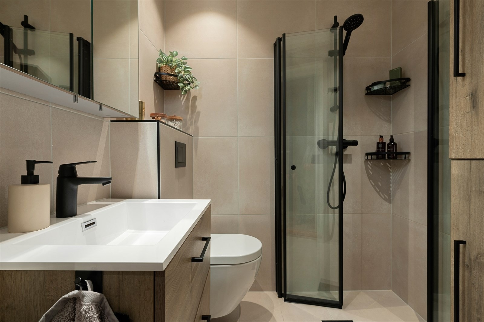 Badet ble totalrenovert i 2023, inkludert utskifting av sluk, og har fått tilstandsgrad 0 av takstmann. Galleribilde