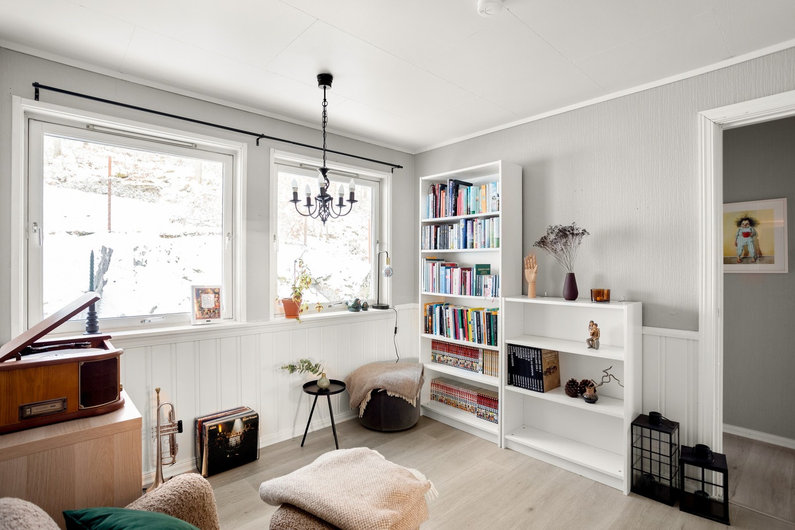 Oppholdsrom mellom stua og kjøkkenet. Galleribilde