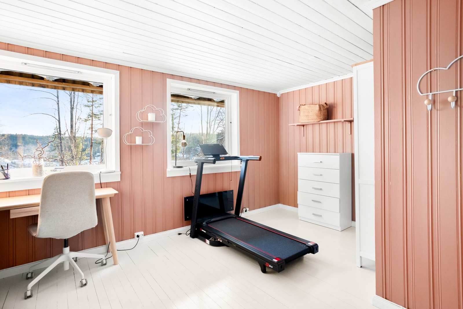 Kjellerstua har god plass til ønskelig møblement. Galleribilde