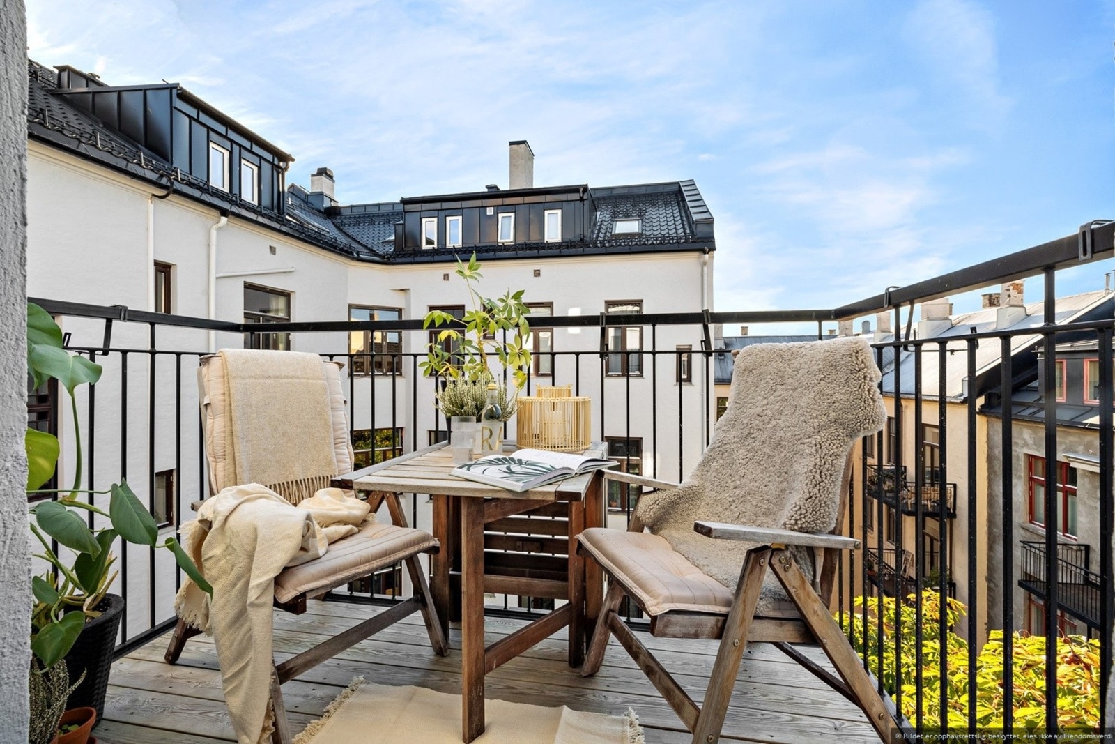 Lys og luftig leilighet i klassisk bygård fra 1921 med super beliggenhet på St. Hanshaugen. Galleribilde