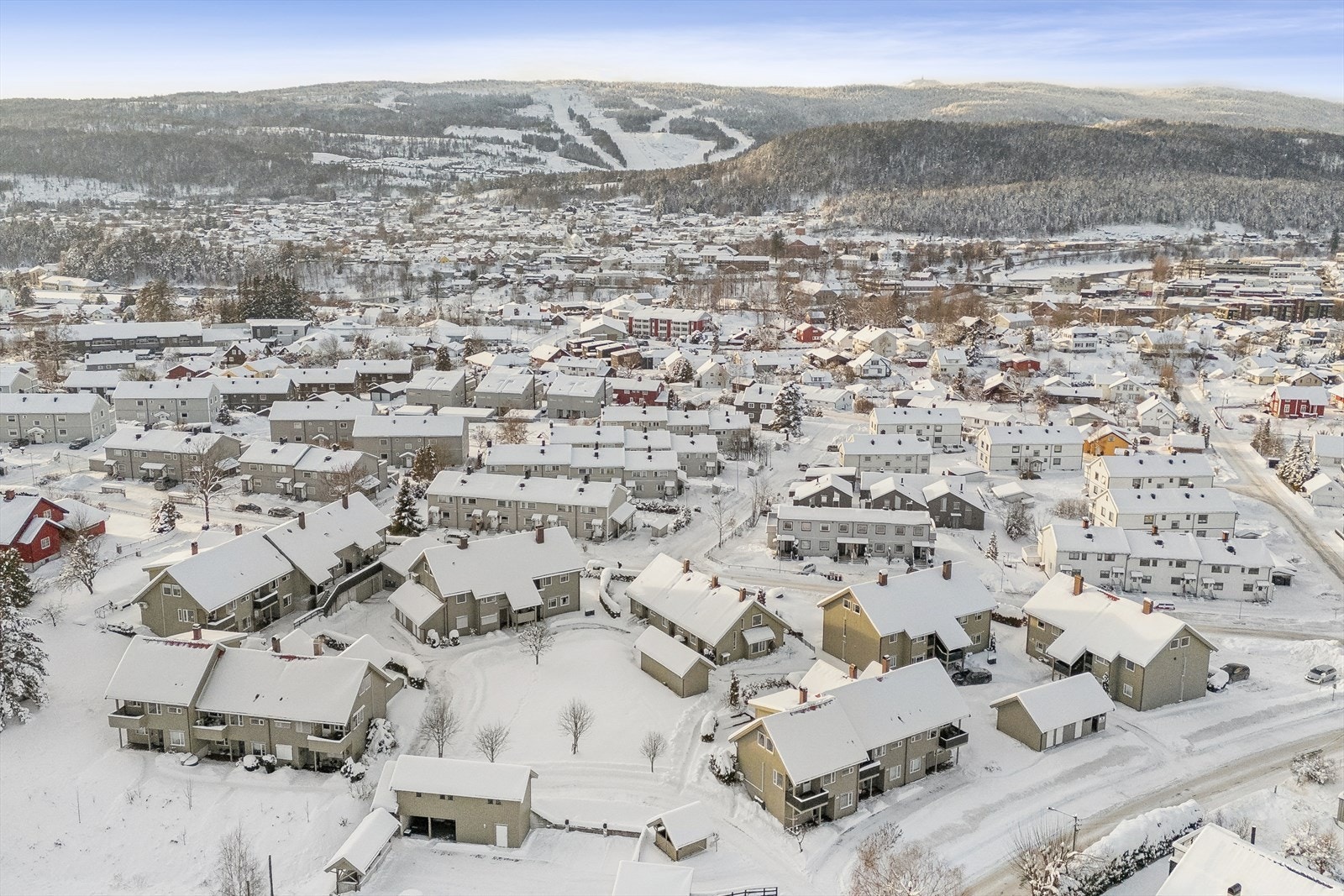For de som er glad i naturen, er det nærhet til fine turområder i skog og mark, som Kjærlighetsstien, som ligger kun 4 minutters gange unna. Dette gir gode muligheter for rekreasjon og friluftsliv. Galleribilde