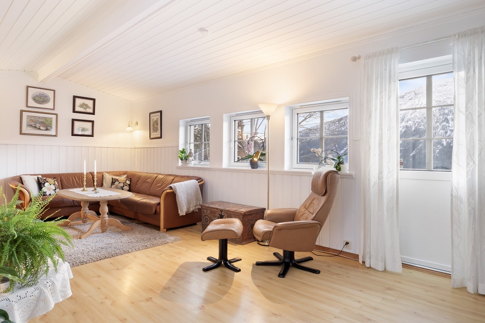 ... samt utgang til ein terrasse. Galleribilde