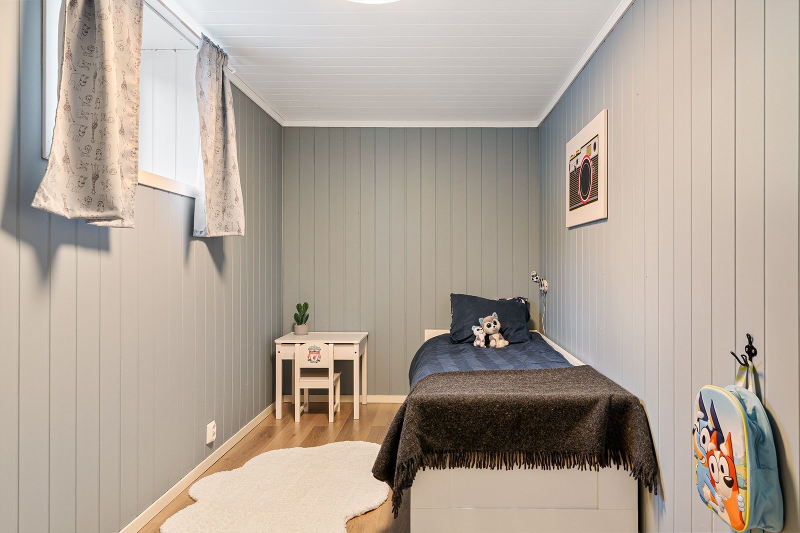 Romfordelingen i kjelleretasjen gir fleksible bruksmuligheter som soverom, gjesterom eller arbeidsrom. Galleribilde