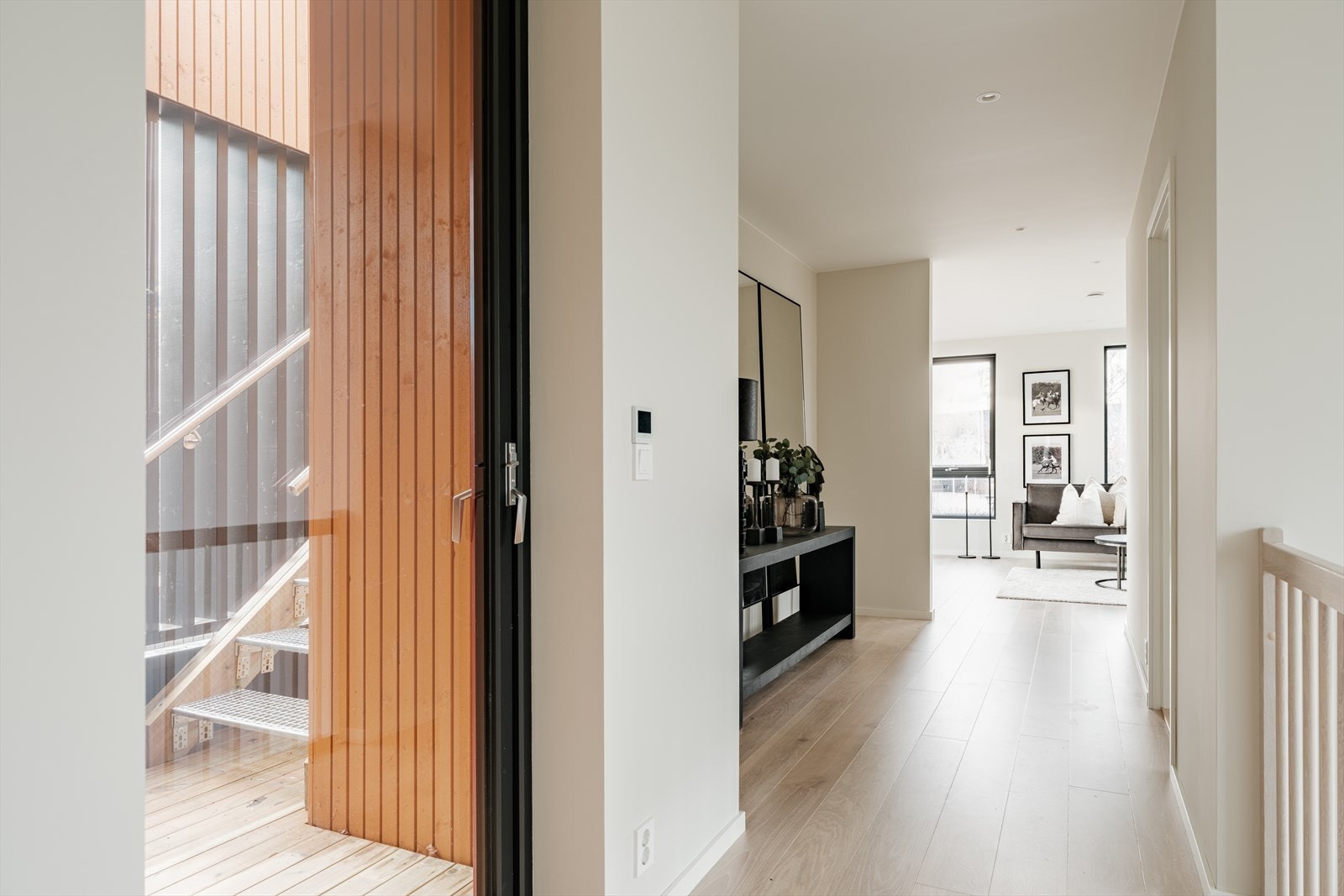 Fra 2. etasje er det utvendig adkomst opp til takterrassen. Galleribilde