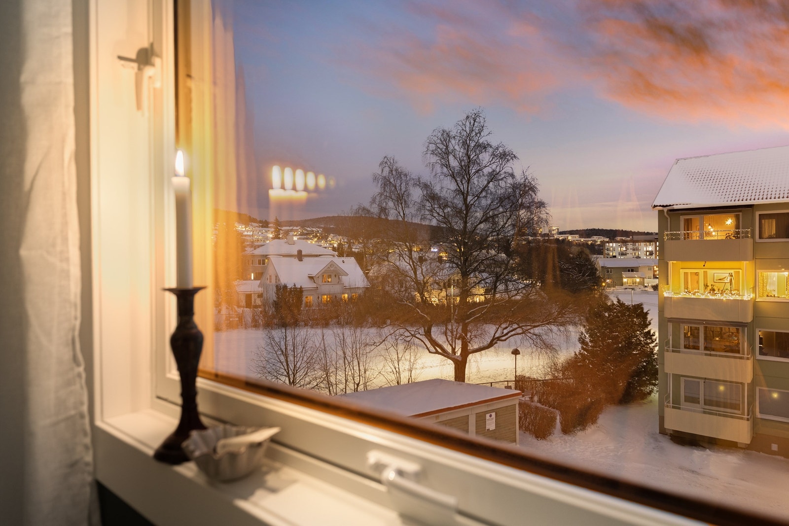 Stort vindu gir svært gode lysforhold Galleribilde