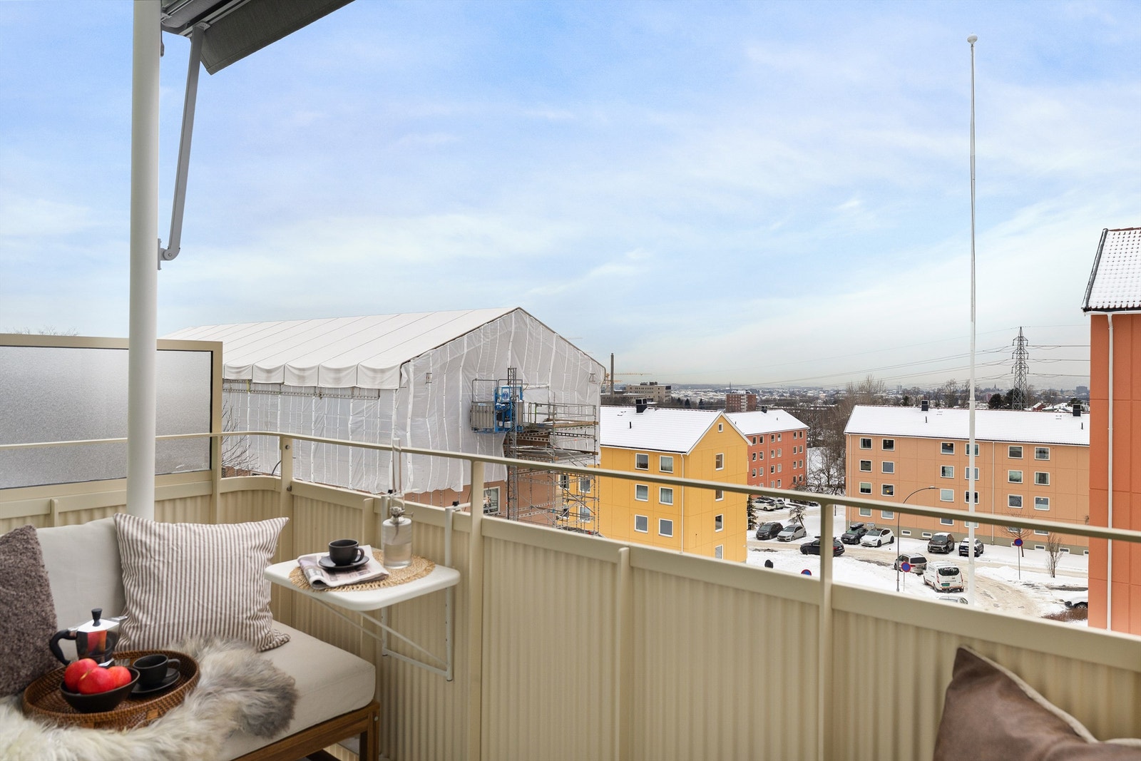 Et herlig uterom hvor en kan nyte fine dager, så vel som flotte kvelder Galleribilde