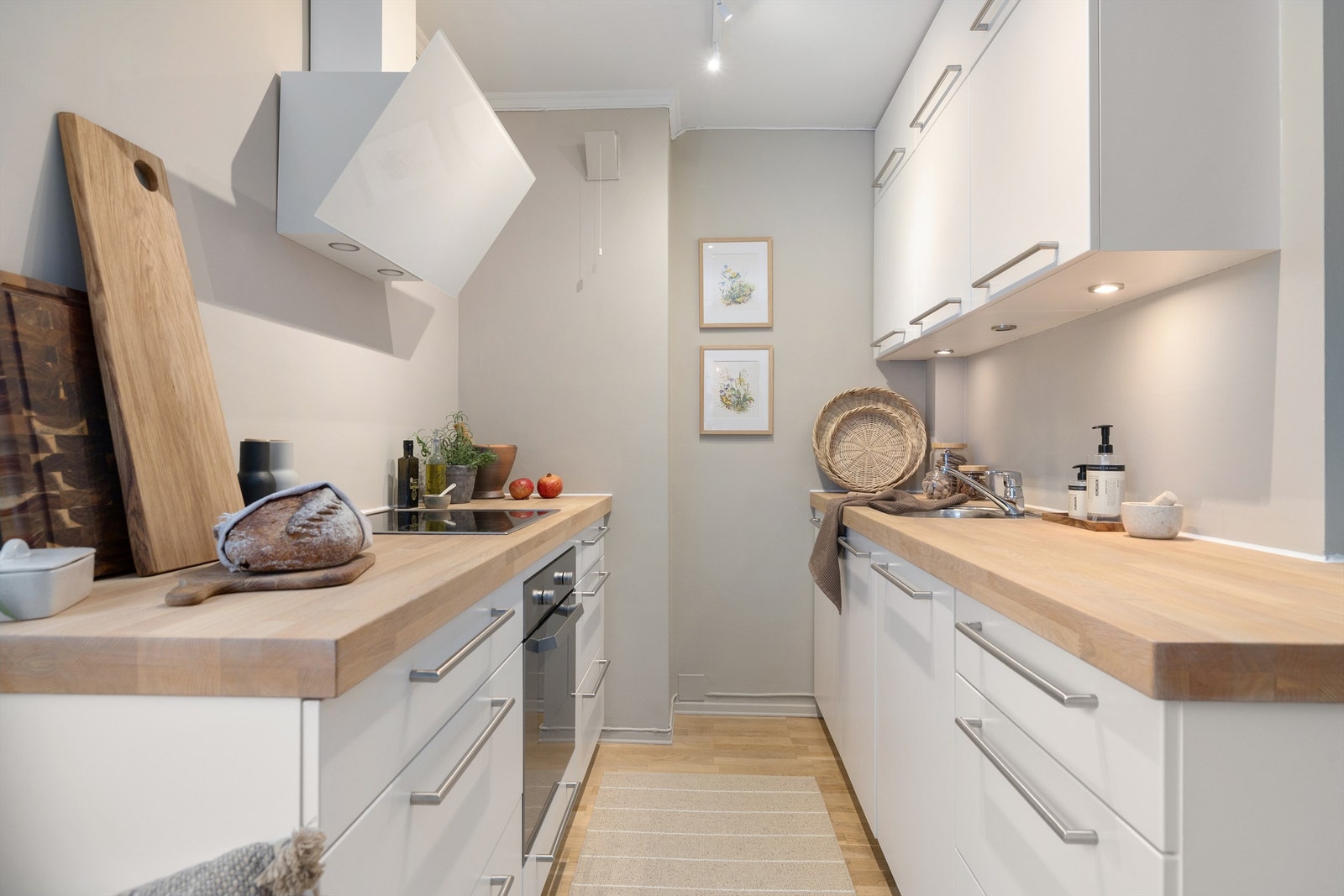 I overskapet er det integrert belysning Galleribilde