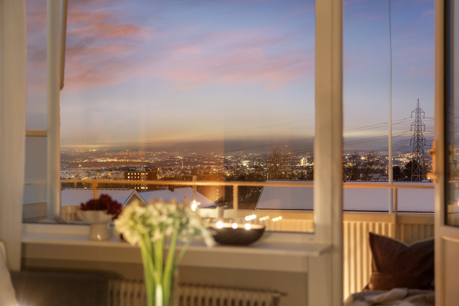 I og med at leiligheten ligger i byggets fjerde etasje er det lite direkte innsyn til leiligheten Galleribilde