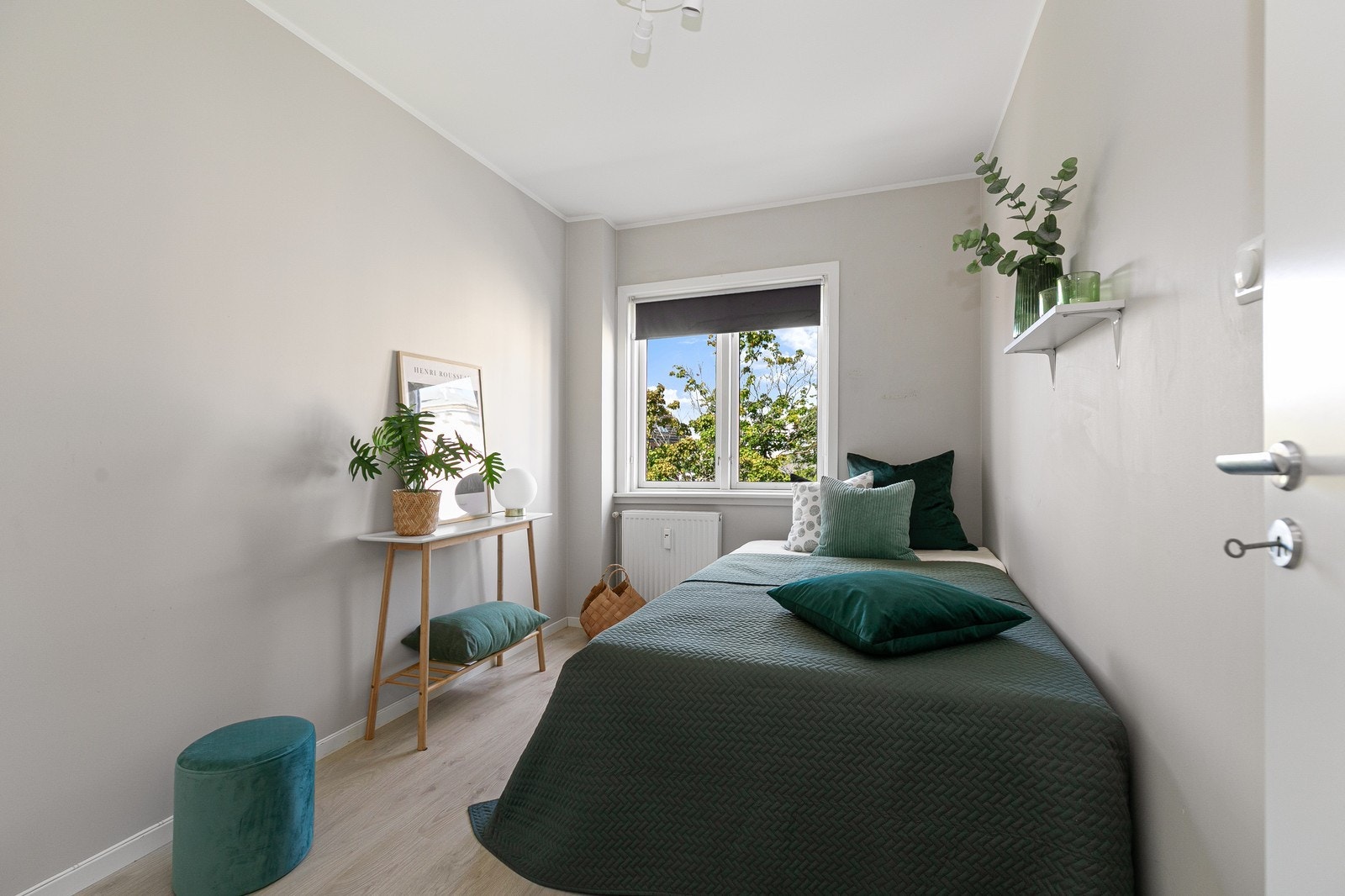 Soverommet har plass til en god seng og kommode. Galleribilde