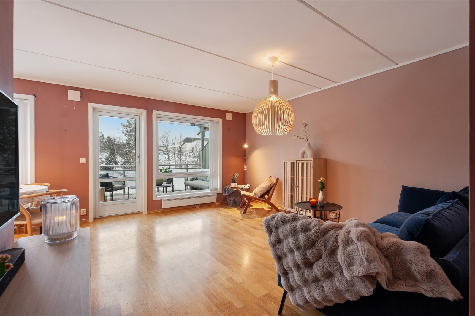 Leiligheten har et moderne uttrykk med behagelige fargetoner som gir en god atmosfære. Galleribilde