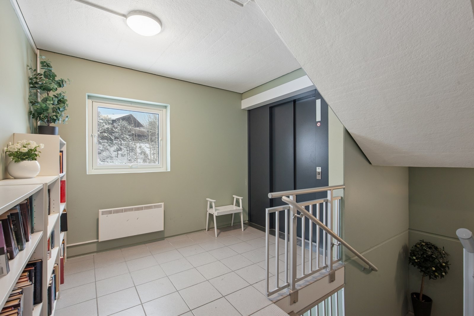 Felles trapperom med heis. Galleribilde