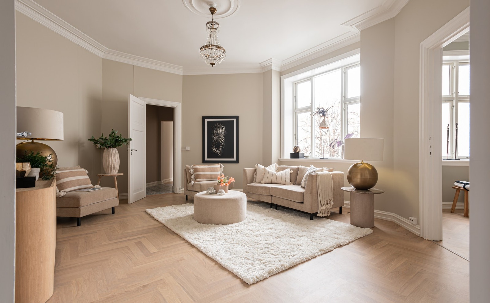 Boligen har tre stuer, hall og to soverom. Galleribilde