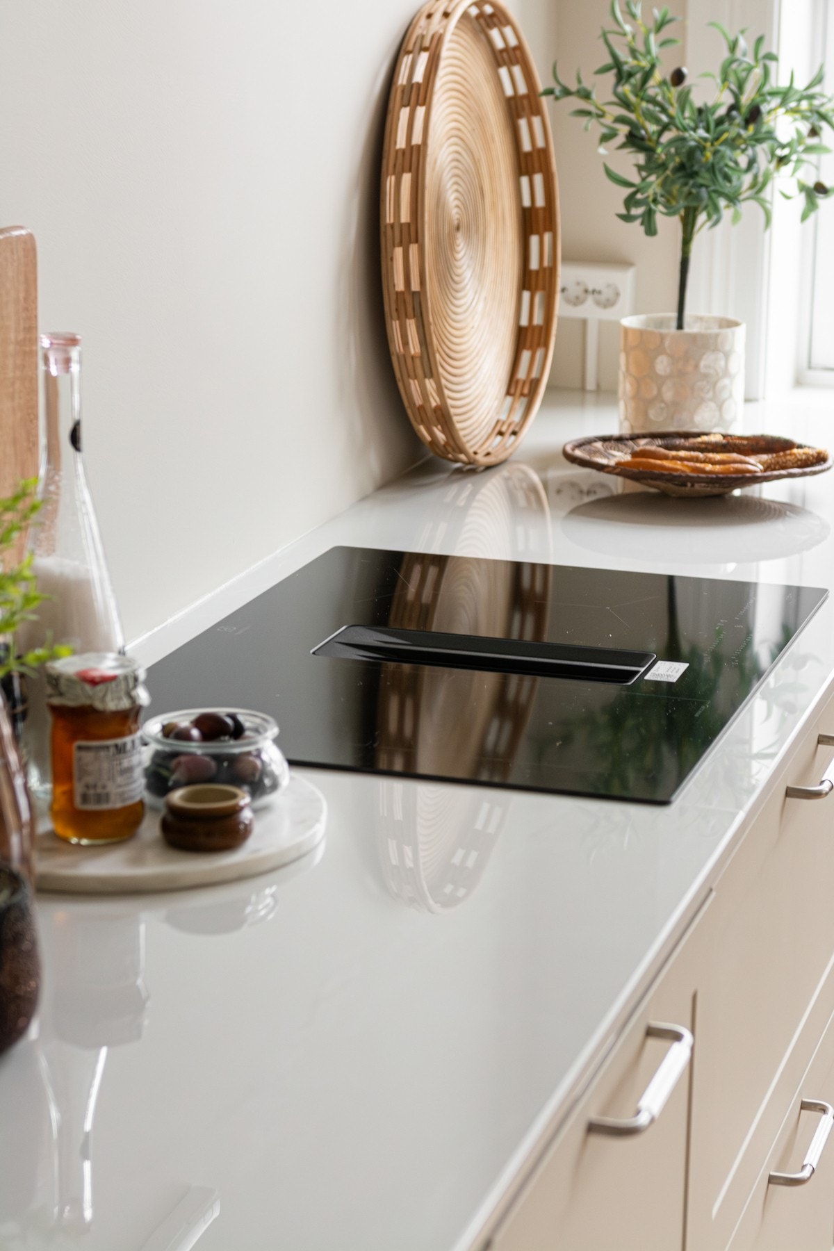 Den integrerte induksjonstoppen har integrert ventilator. Galleribilde