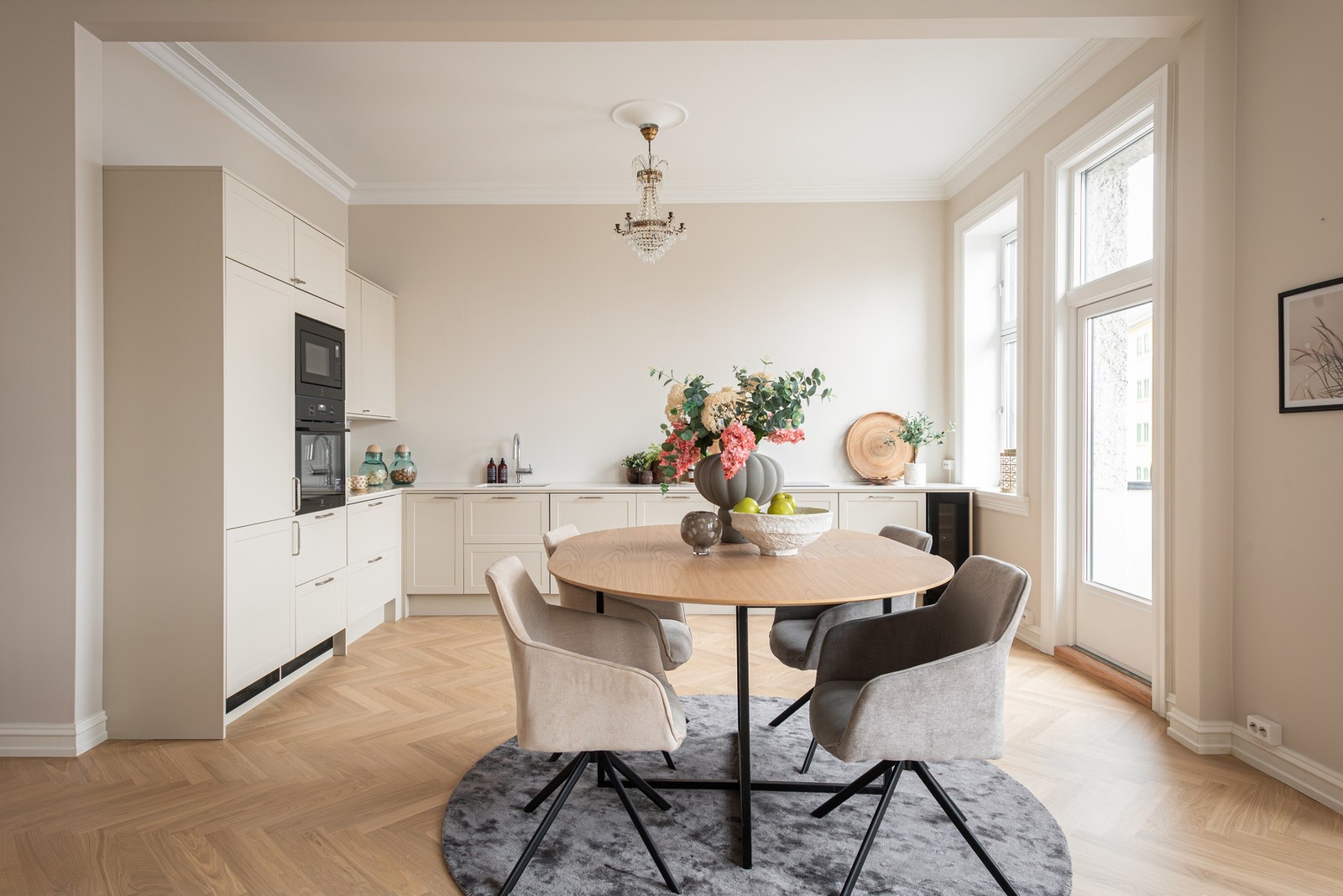 I stuen er det en generøs takhøyde på hele 3,08 meter. Galleribilde