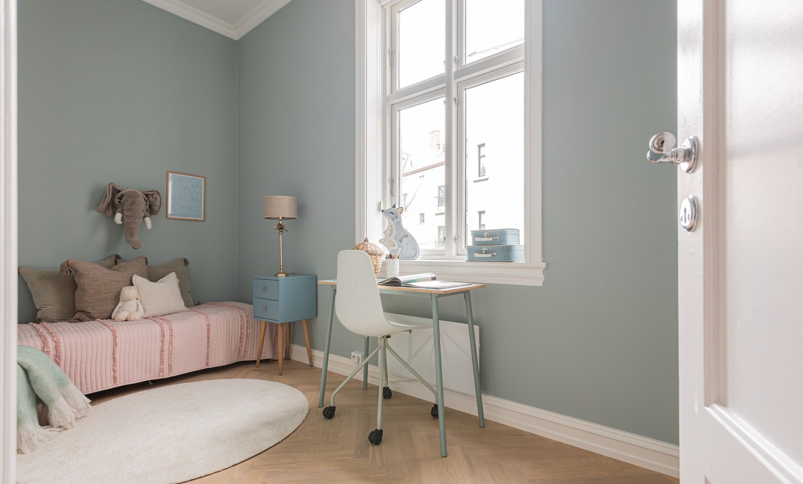 Soverommene kan innredes med seng, ulike løsninger for oppbevaring og en kontorplass. Galleribilde