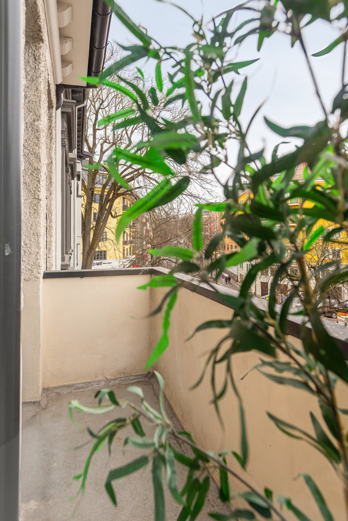 Leiligheten har en luftig beliggenhet i tredje etasje. Galleribilde