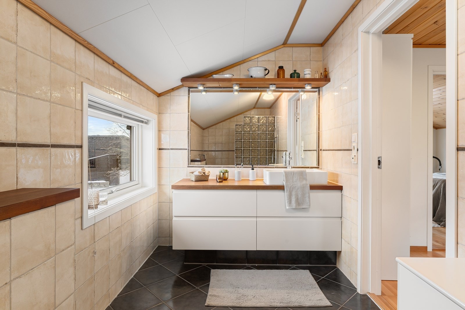 Flislagt baderom Galleribilde