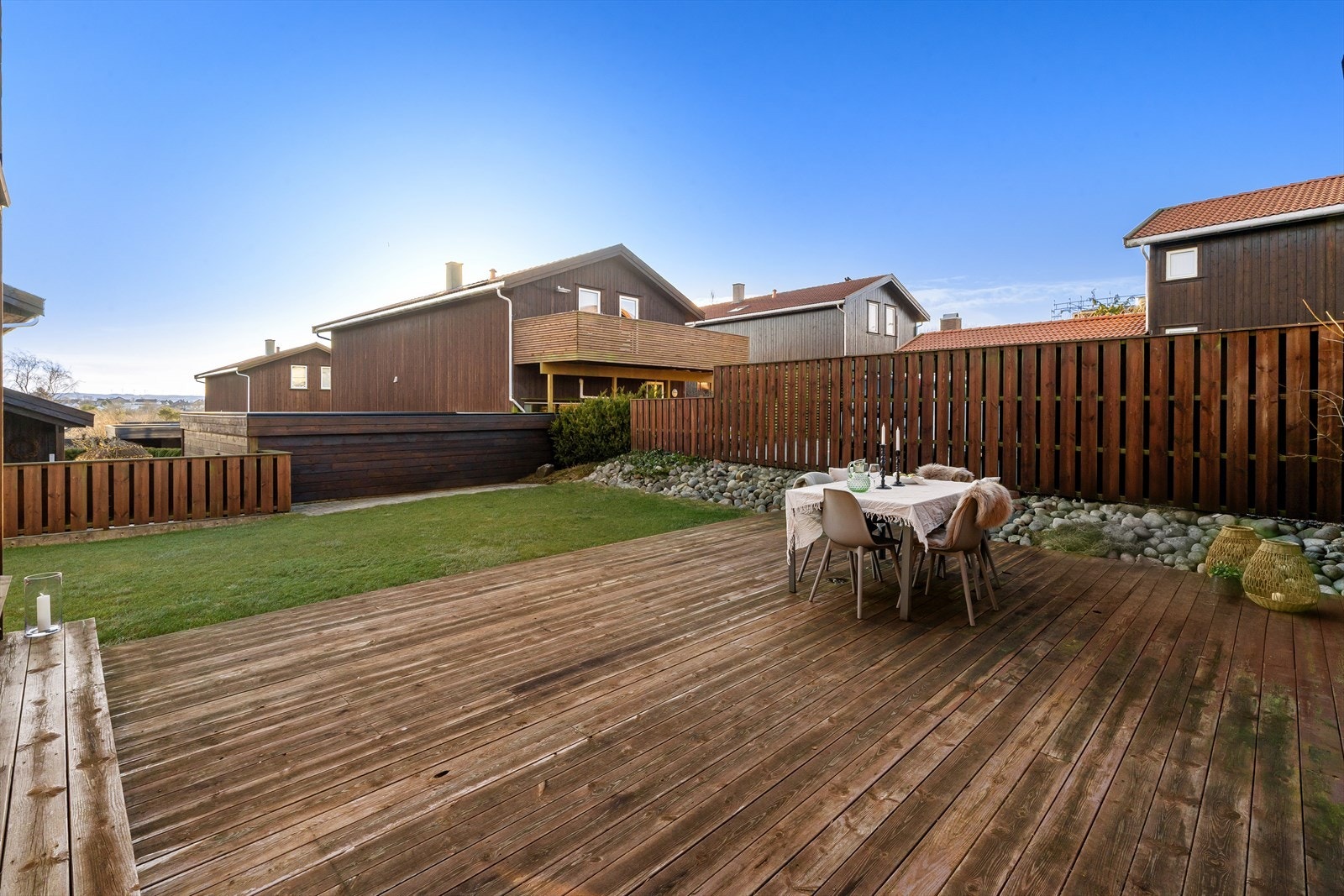 Attraktiv og sentralt beliggende i et etablert boligområde på Brynehaugen. Galleribilde