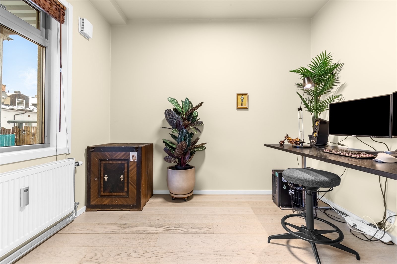 Soverom II er også av god størrelse og benyttes i dag som hjemmekontor. Galleribilde