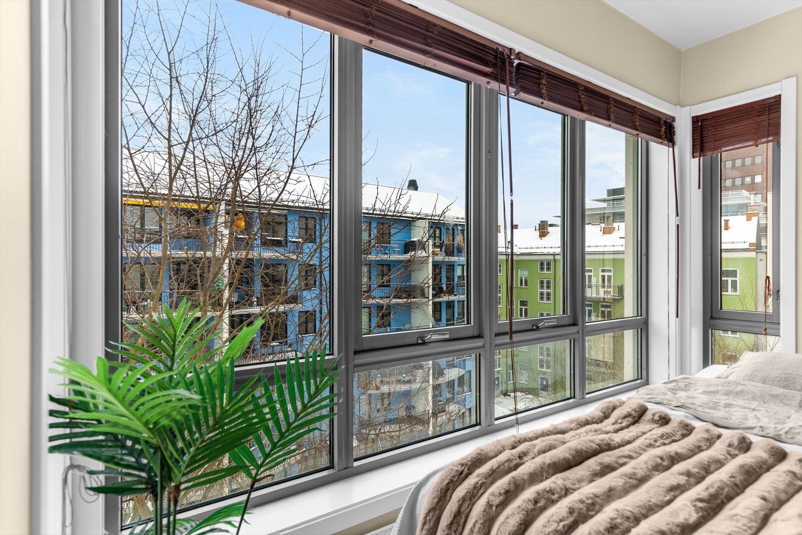 Her får man virkelig følelsen av å bo på toppen, med utsikt over bakgården og en skjermet, rolig beliggenhet fri for støy. Galleribilde