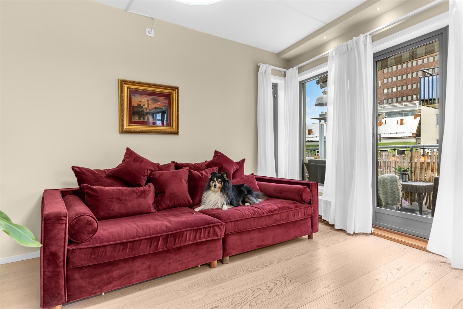 Kabel-tv og internett er inkludert i felleskostnadene. Galleribilde