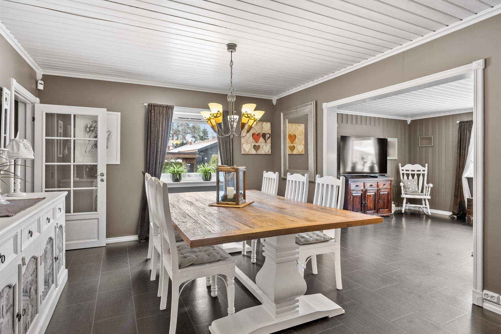 Velkommen til Manveien 8A presentert av Aktiv Eiendomsmegling v/Thomas Otterbech. Foto: Paul Thürmer. Galleribilde