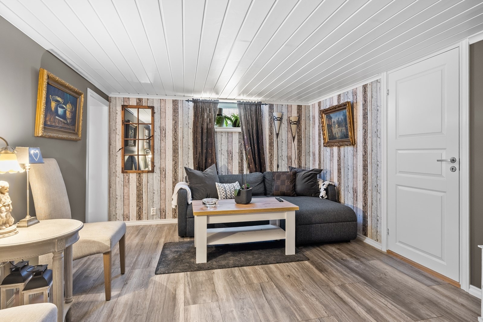 Plass for hjørnesofa for fine kino kvelder! Galleribilde