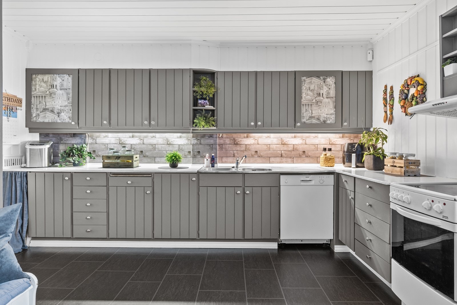 Frittstående hvitevarer gir fleksibilitet i kjøkkeninnredningen. Galleribilde