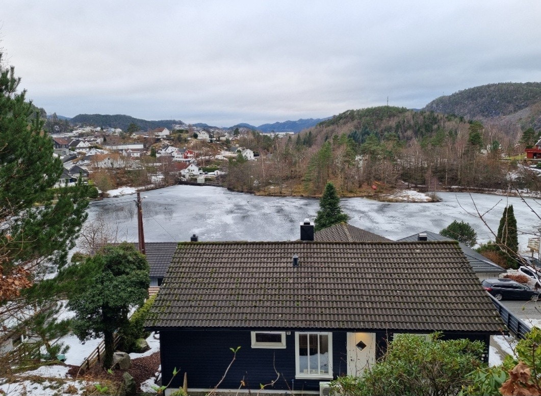 Utsikt mot Hølen. Her er gode solforhold. Privat bilde. Galleribilde