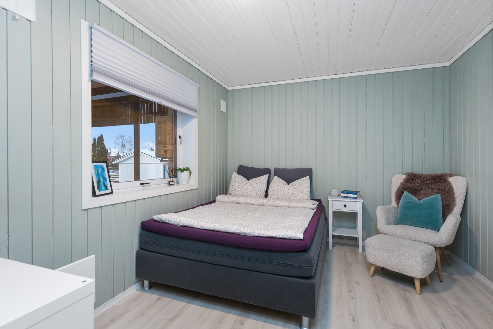 Stort soverom i underetasjen. Galleribilde