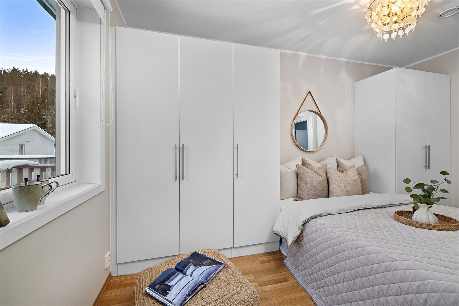 De store garderobeskapene gir utmerkede oppbevaringsmuligheter. Galleribilde