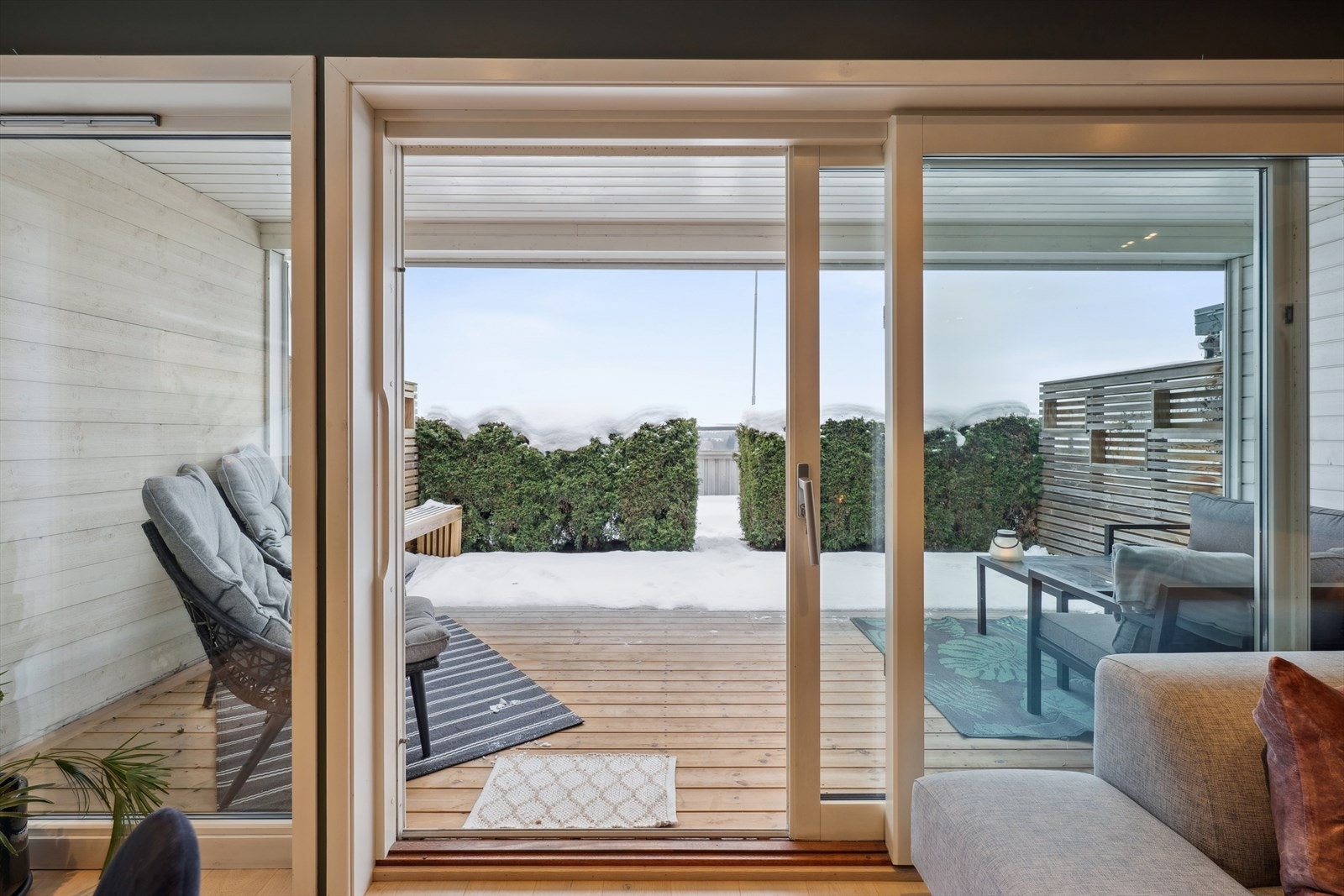 Skyvedøren visker ut skillet mellom inne og ute på varme dager. Galleribilde