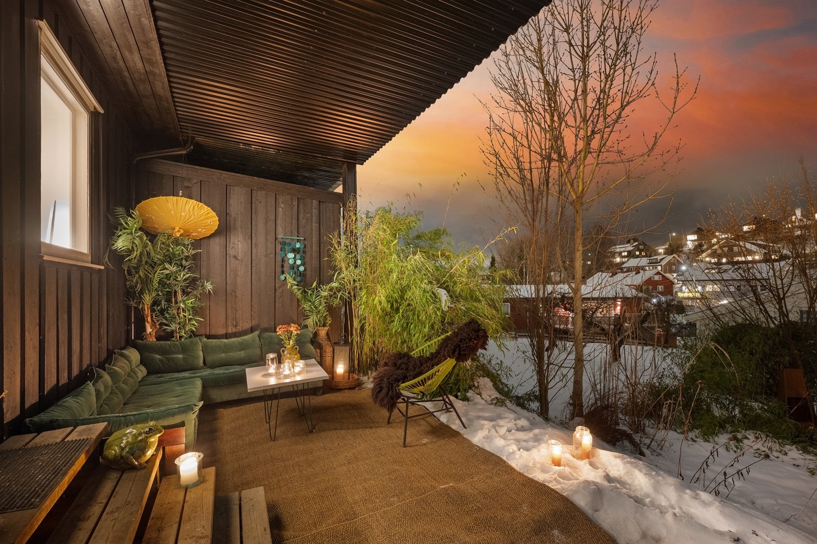 En fin uteplass for rekreasjon, med direkte tilgang fra soveromsavdelingen. Galleribilde