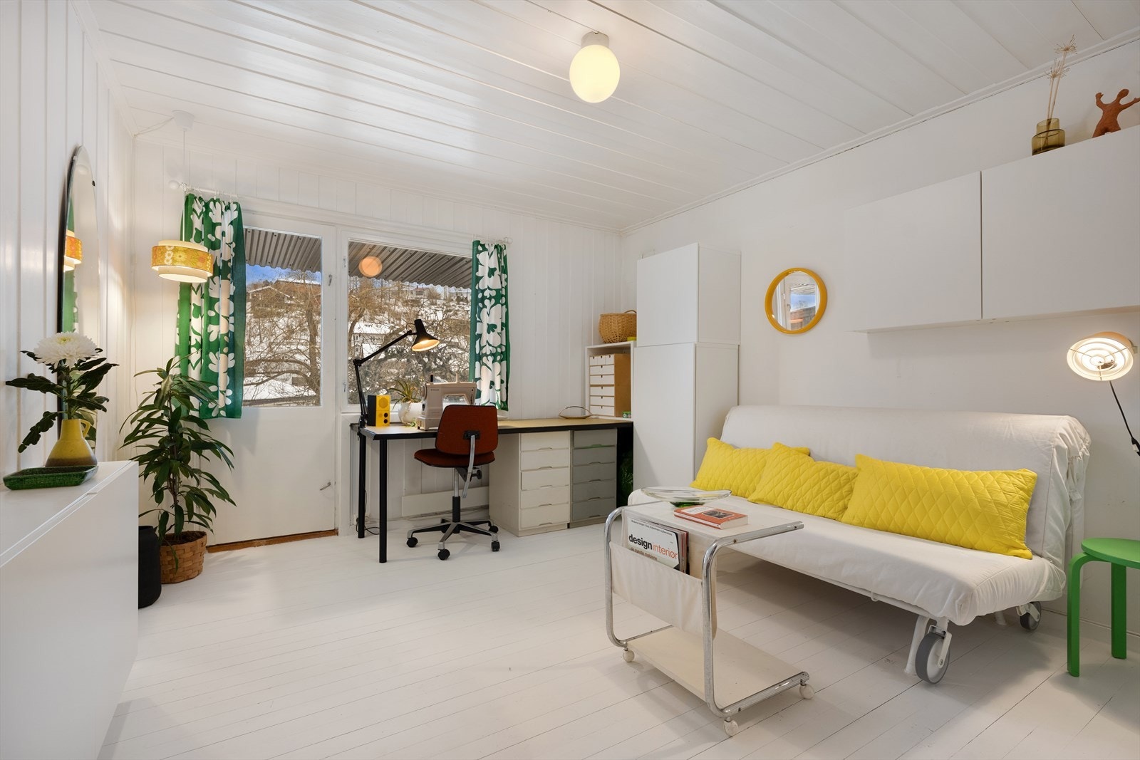 Begge soverommene har utgang til hagen via en felles terrassedør. Galleribilde