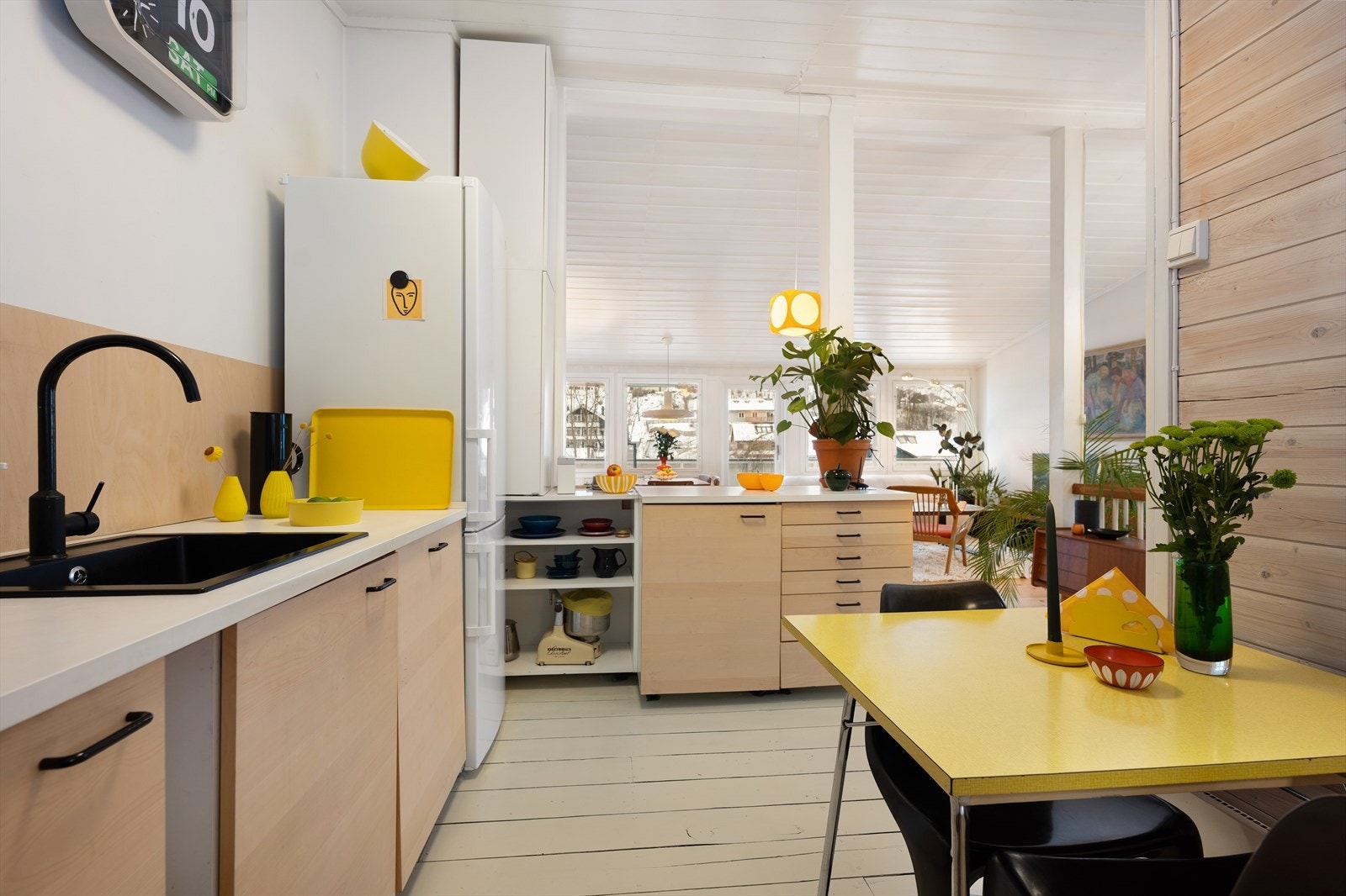 Her er det god plass til en hyggelig spiseplass i tilknytning til stuen. Galleribilde