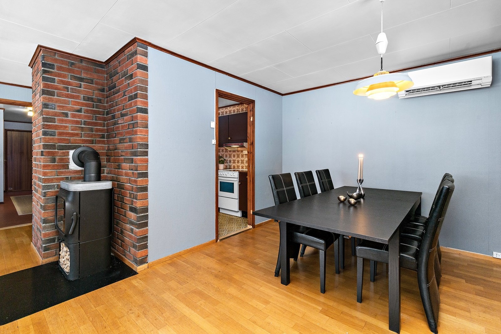 I tilknytning til stuen er det en egen sone for spisestue. Galleribilde