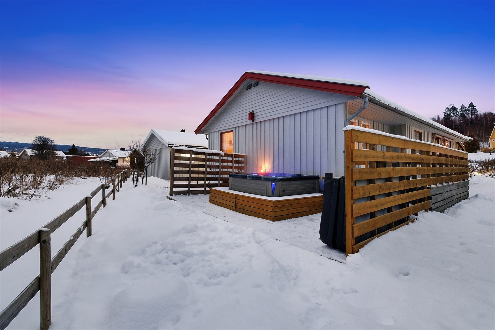 På den usjenerte terrassen er det installert et boblebad for ekstra velvære. Galleribilde