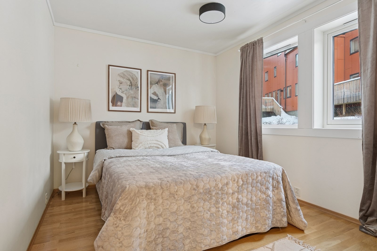 I 3. etasje har du to romslige soverom - her vises hovedsoverommet Galleribilde