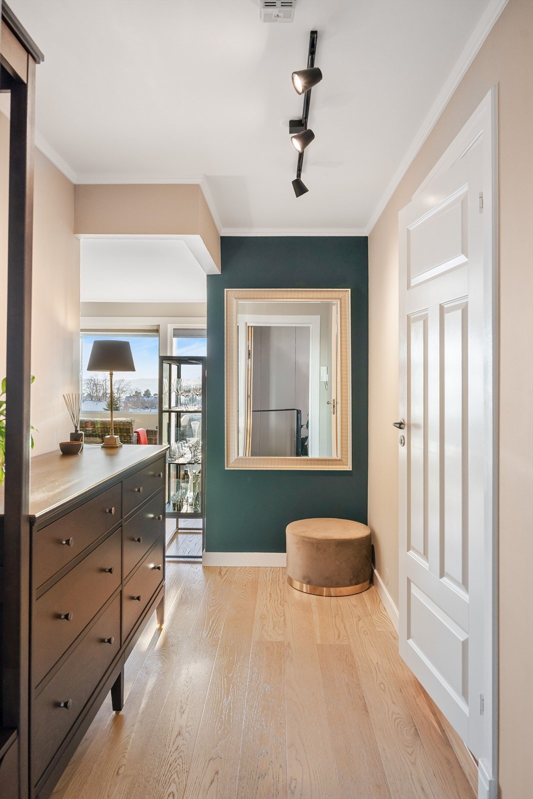 Entré. Galleribilde